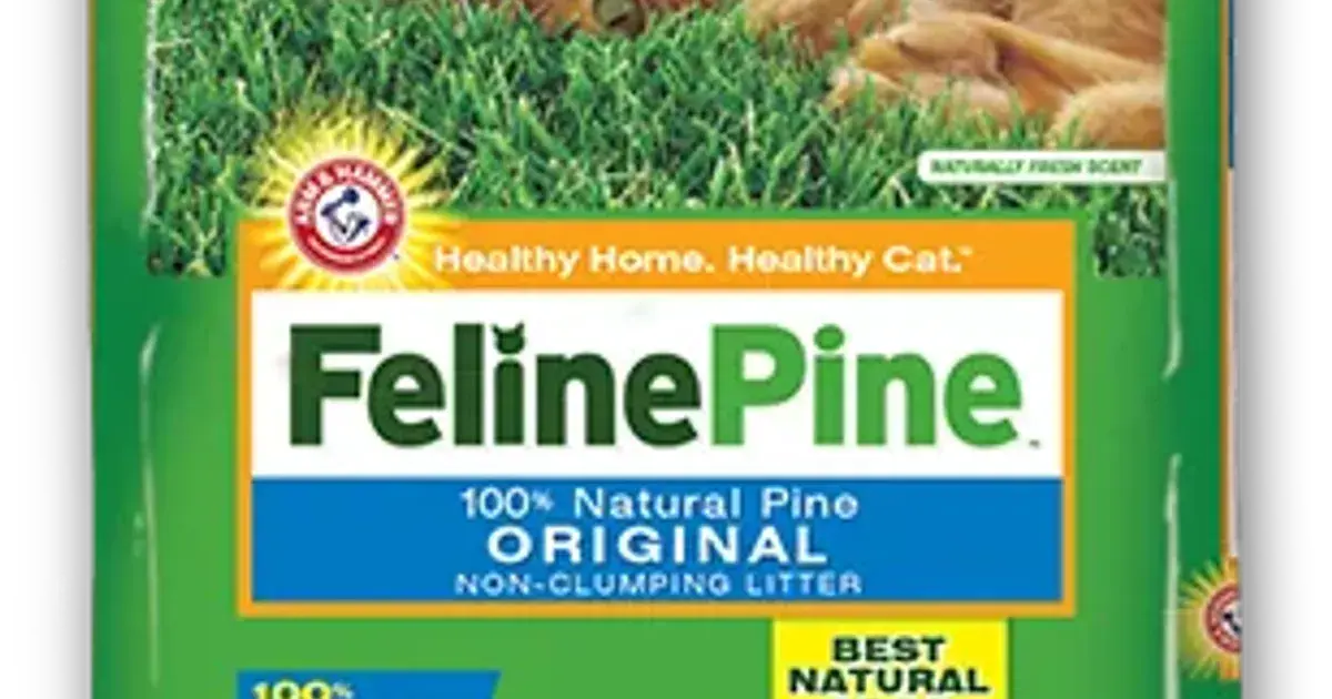 Feline Pine pellet litter bag on a plain background, on the brand page