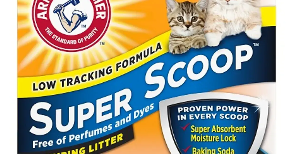 Arm & Hammer Super Scoop budget clumping clay litter bag on a plain background, on the cost page